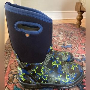Youth size 5 BOGS winter boots